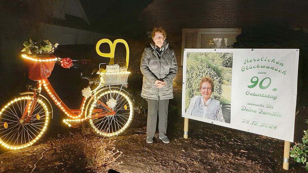 Bild 1: Die Familie überraschte Marga Patzer aus Elisabethfehn zu Ihrem 90. Geburtstagmit dieser schönen Ausschmückung.