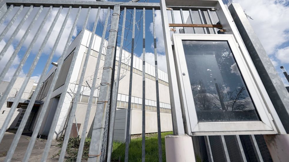 In Stuttgart-Stammheim fanden zahlreiche der Prozesse gegen RAF-Mitglieder statt. Der Gerichtssaal aus den Siebzigern wurde inzwischen abgerissen und durch einen Neubau ersetzt. (Archivbild) Foto: Marijan Murat/dpa