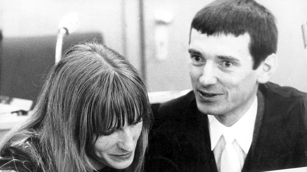Schon während des Kaufhaus-Brandstifter-Prozesses vertritt Otto Schily Gudrun Ensslin. Er wird später auch in Stammheim ihr Verteidiger sein. (Archivbild) Foto: Manfred Rehm/dpa