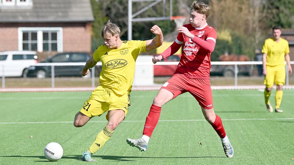 Michael Grünjes (links) erzielte den 2:1-Siegtreffer für den TuS Strudden gegen den FC Norden. Foto: Doden, Blomberg