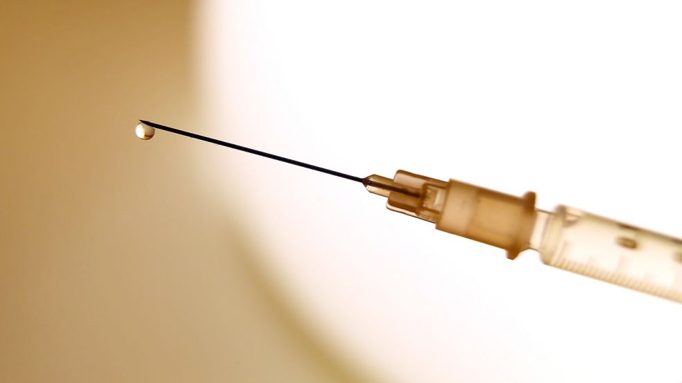 Der 44-Jährige soll neun Patienten getötet haben, indem er ihnen Überdosen von Schmerz- und Beruhigungsmitteln spritzte. (Symbolbild) Foto: Karl-Josef Hildenbrand/dpa