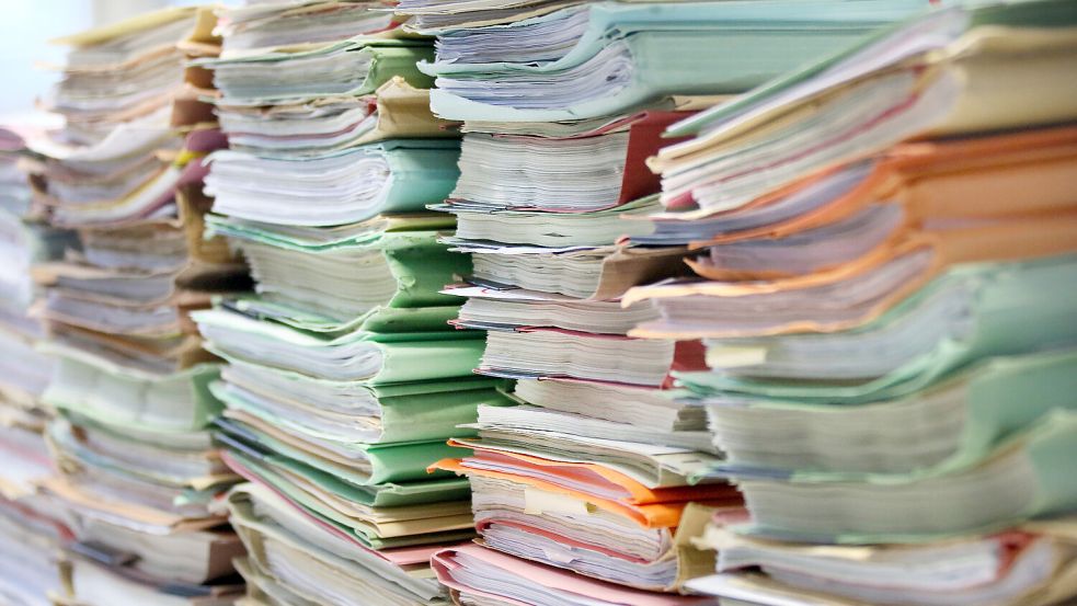 In den niedersächsischen Behörden stapeln sich die Akten. Jetzt soll das „Once-Only-Prinzip“ den Bürokratie-Abbau voranbringen. Foto: dpa/Stephanie Pilick