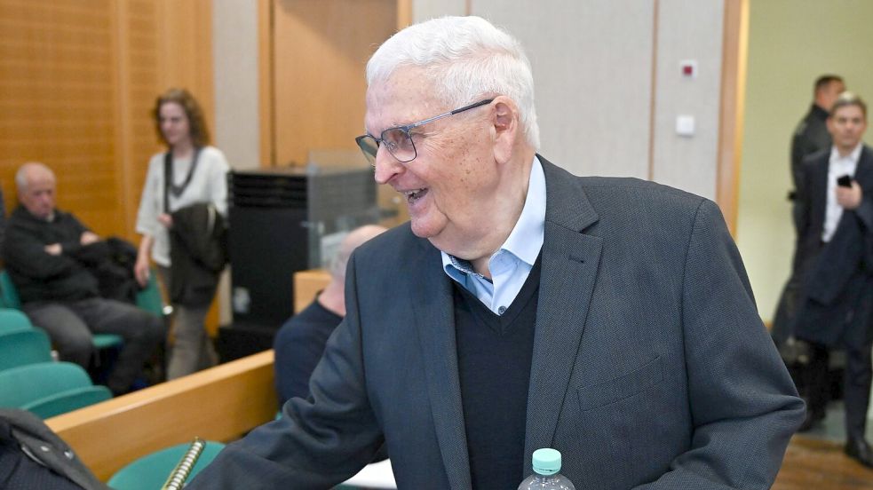 Das Verfahren gegen den ehemaligen DFB-Präsidenten Theo Zwanziger soll eingestellt werden. Foto: Arne Dedert/dpa/POOL/dpa