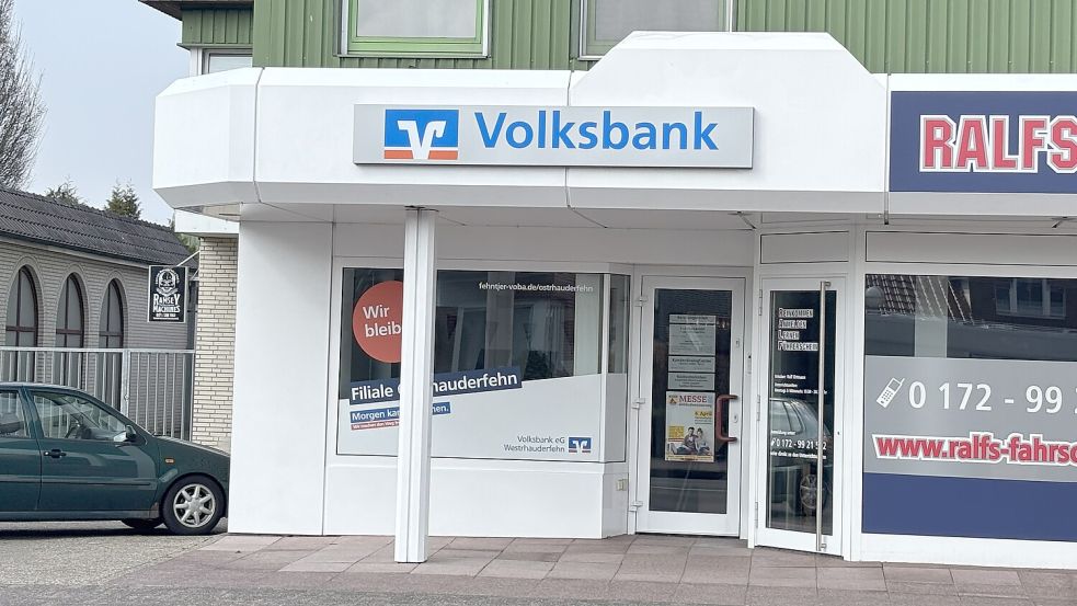 Die Übergangsfiliale der Volksbank an der Hauptstraße in Ostrhauderfehn. Sie befindet sich direkt gegenüber dem Gebäude, das abgerissen wird.