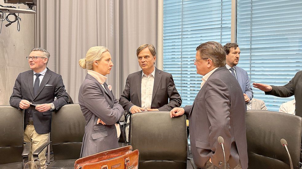 AfD-Fraktionssitzung mit der Chefin Alice Weidel: Die Partei hat ihre Sitze im neuen Bundestag verdoppelt. Foto: dpa/Jörg Ratzsch