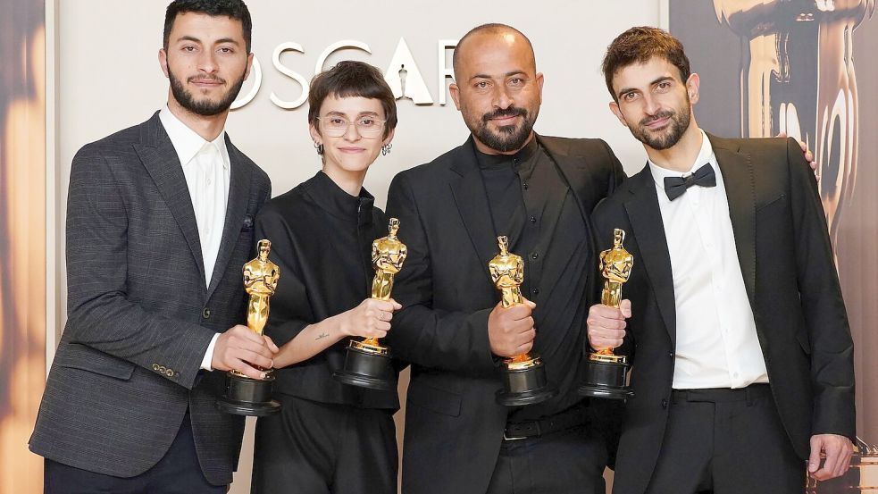 Vor rund drei Wochen feierte Ballal mit seinen Kollegen den Gewinn eines Oscars für den besten Dokumentarfilm in Los Angeles. (Archivbild) Foto: Jordan Strauss/Invision/AP/dpa