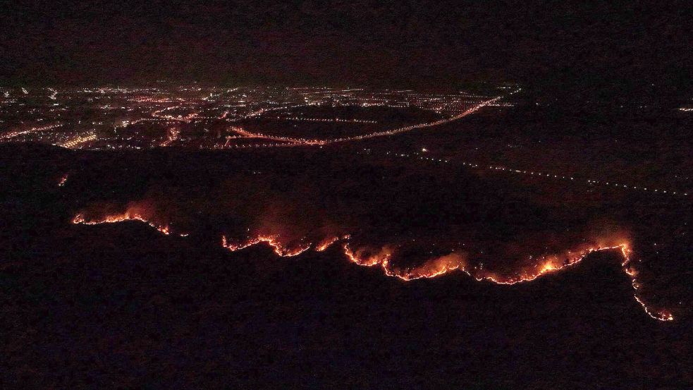 Im Osten Chinas und Norden rückten Feuerwehren unter der anhaltenden Trockenheit zu zahlreichen Waldbränden aus. Foto: Du Yu/XinHua/dpa
