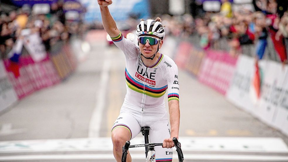 Tadej Pogacar: Jubelt er auch im Velodrom von Roubaix? Foto: Marco Alpozzi/LaPresse/AP/dpa