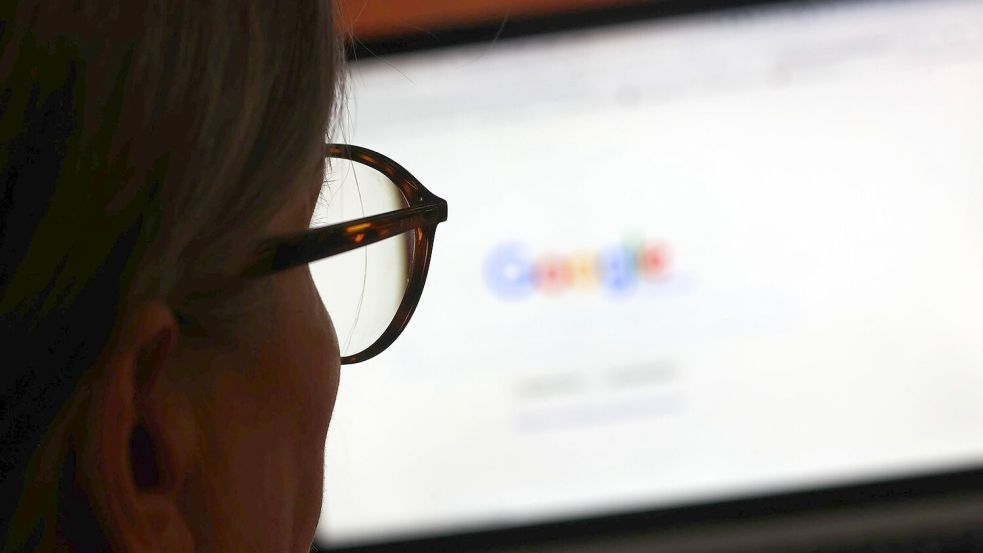 Die Google-Suche wird künftig bei bestimmten Anfragen eine „Übersicht mit KI“ als Antwort liefern. (Archivbild) Foto: picture alliance/dpa