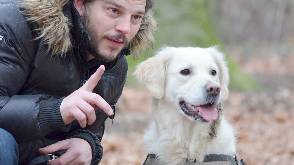 Bei gemeinsamen Ausflügen sollten Hundehalter die Regeln kennen. Symbolfoto: Pixabay