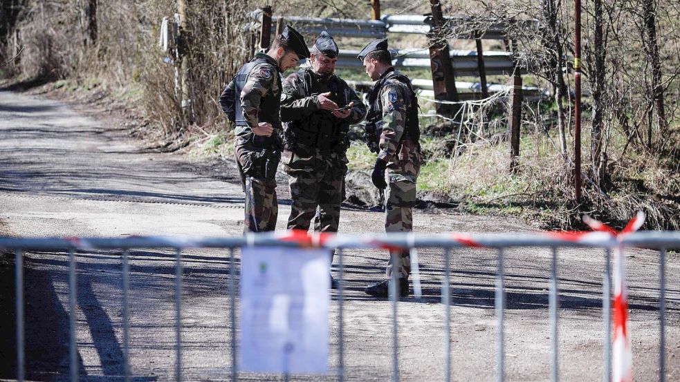 Einsatzkräfte suchten mit einem Großaufgebot nach dem verschwundenen Jungen. (Archivbild) Foto: Clement Mahoudeau/AFP/dpa