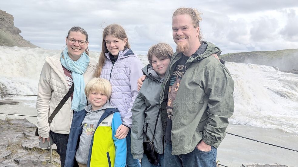 Im Urlaub auf Island: Roswitha Stürmer mit ihrer Tochter Josephine, Sohn Elijah, Mann Benjamin und dem jüngsten Sohn Jonathan (vorne). Foto: Sammlung Stürmer
