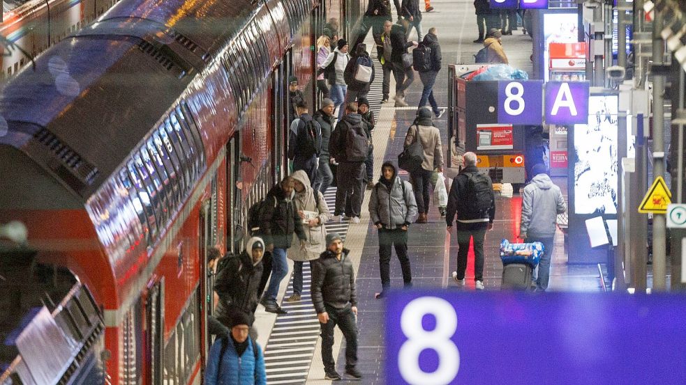 Das Deutschlandticket wurde 2023 eingeführt – damals noch zum Preis von 49 Euro. (Symbolbild) Foto: Lando Hass/dpa