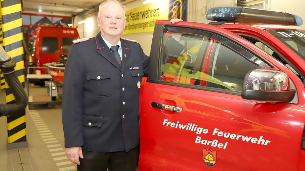 Nach 18 Jahren als Gemeindebrandmeister der Freiwilligen Feuerwehr Barßel übergibt Uwe Schröder das Amt in jüngere Hände. Foto: Passmann