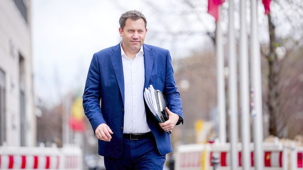 Zur 19-köpfigen Hauptverhandlungsgruppe gehören führende Vertreter von CDU, CSU und SPD um die Parteivorsitzenden. Foto: Kay Nietfeld/dpa