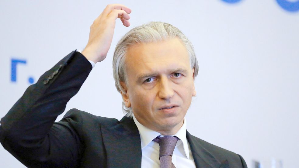 Der russische Verbandspräsident Alexander Djukow gibt seinen UEFA-Posten auf. Foto: Alexander Zemlianichenko/AP/dpa