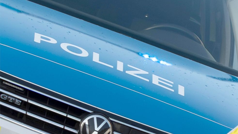 Die Polizei Bremen sucht nach Hinweisen auf einen Mann, der volksverhetzende Inhalte verteilt. Foto: imago images / Fotostand / Kipp