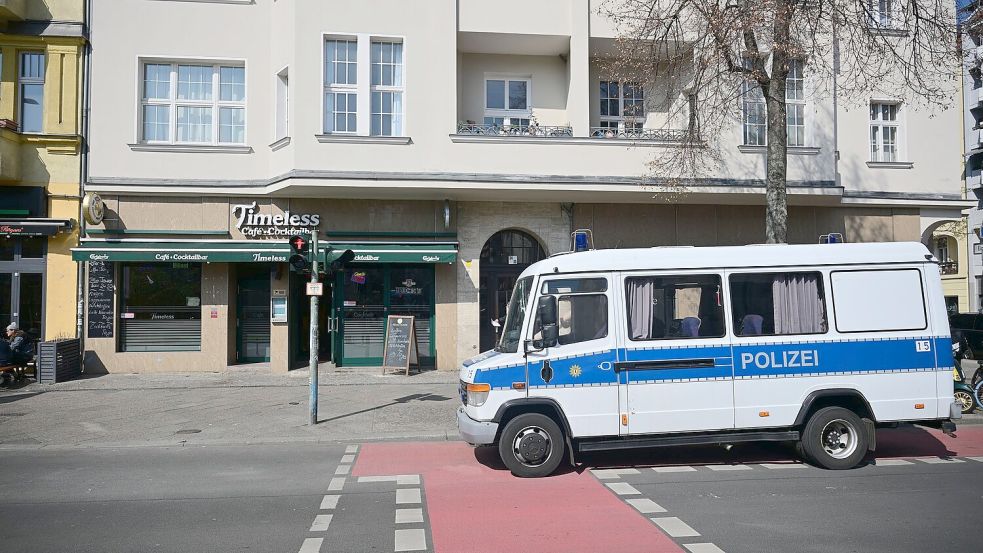 Rund 400 Polizistinnen und Polizisten sind an den Durchsuchungen beteiligt. Foto: Sebastian Gollnow/dpa
