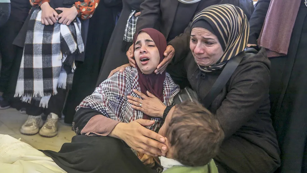Frauen im Gazastreifen trauern um getötete Angehörige. Foto: Abed Rahim Khatib/dpa