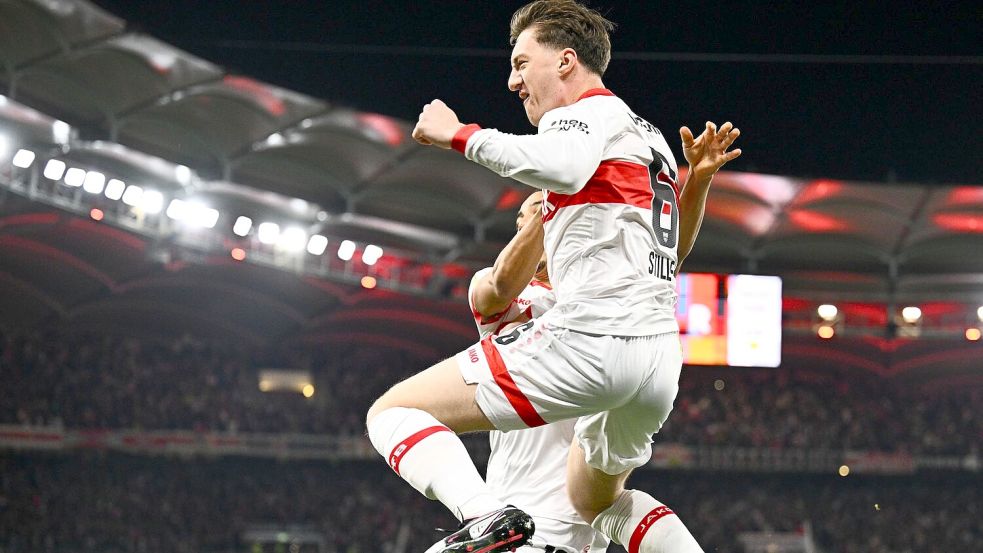 Ein 1:0 der Marke „Tor des Monats“: Angelo Stiller jubelt über sein 1:0. Foto: Tom Weller/dpa