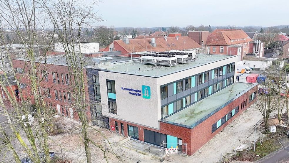 Ab 2027, so die Prognosen aus dem Schutzschirmverfahren, kann das Friesoyther Krankenhaus wieder die schwarze Null als finanzielles Ergebnis erreichen. Foto: Schiwyair Medienproduktion