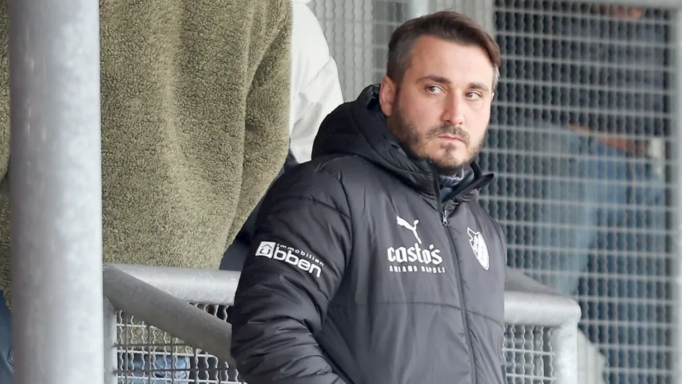 SpVg-Trainer Claudio Casto geht gegen seine Zwei-Spiele-Sperre vor. Foto: Doden, Emden