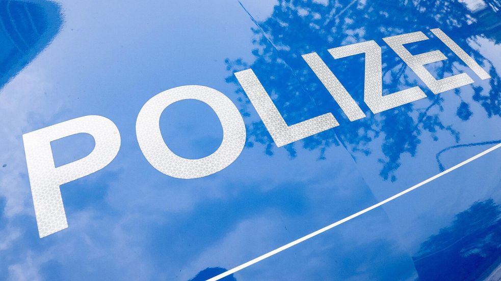Nachdem ein Mann 2024 zahlreiche Türschlösser mit Sekundenkleber unbrauchbar gemacht hat, suchte die Polizei nun mit Fotos nach dem Unbekannten. Foto: Boris Roessler / dpa
