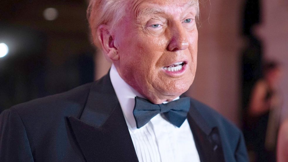 Wer mit dem US-Präsidenten dinieren möchte, kann dies für einen stolzen Preis tun. (Archivbild) Foto: Evan Vucci/AP/dpa