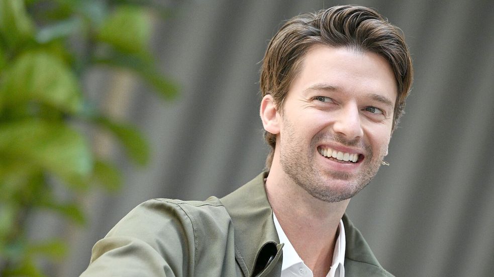 Patrick Schwarzenegger spielt in der dritten Staffel von „The White Lotus“ mit. (Archivbild) Foto: Jens Kalaene/dpa