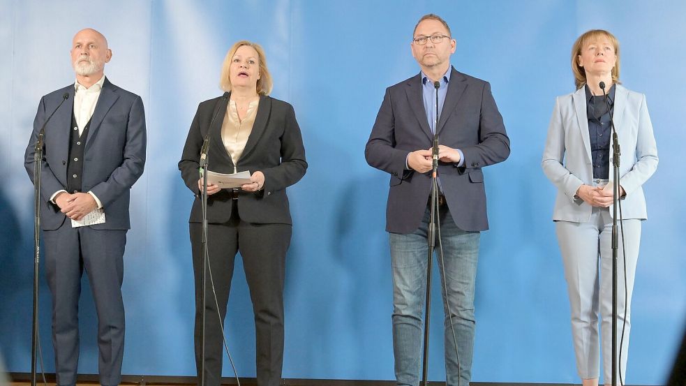 Arbeitgeber und Gewerkschaften sind sich am Ende einig: ein schwieriger, aber brauchbarer Abschluss für den öffentlichen Dienst von Bund und Kommunen. Foto: Michael Bahlo/dpa