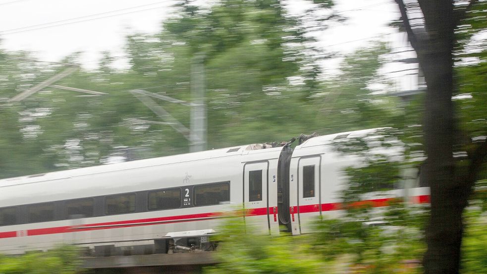 Zwischen dem 7. und 28. April ist die Strecke zwischen Bremen und Hannover gesperrt: Es müssen Umwege in Kauf genommen werden. Foto: Fernando Gutierrez-Juarez/dpa