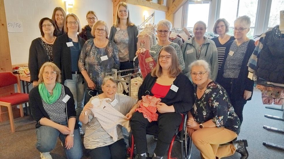 Das Kleiderbörsen-Team von Collinghorst war wieder sehr zufrieden mit der Resonanz auf die Kinderkleiderbörse am Sonnabend, 5. April im Gemeindehaus von Collinghorst. Foto: Scherzer