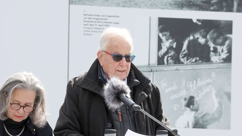 Der KZ-Überlebende Naftali Fürst appellierte daran, „Mensch“ zu bleiben. Foto: Bodo Schackow/dpa