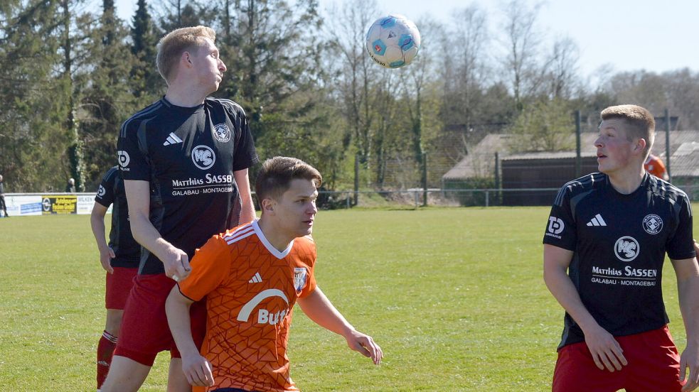 Obenauf war der VfB Uplengen in Holte. Foto: Weers
