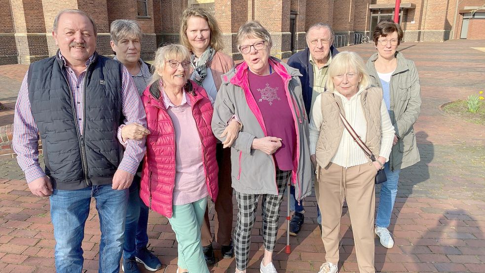 Die Mitglieder der Gruppe „Gleichgesinnte Papenburg“ treffen sich immer freitags im Arkadenhaus. Foto: Pölking: