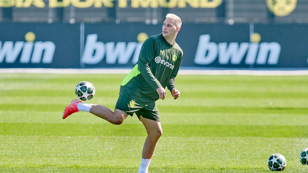 Muss der angeschlagene Niklas Süle wegen der Defensiv-Not in Barcelona ran? Foto: Bernd Thissen/dpa