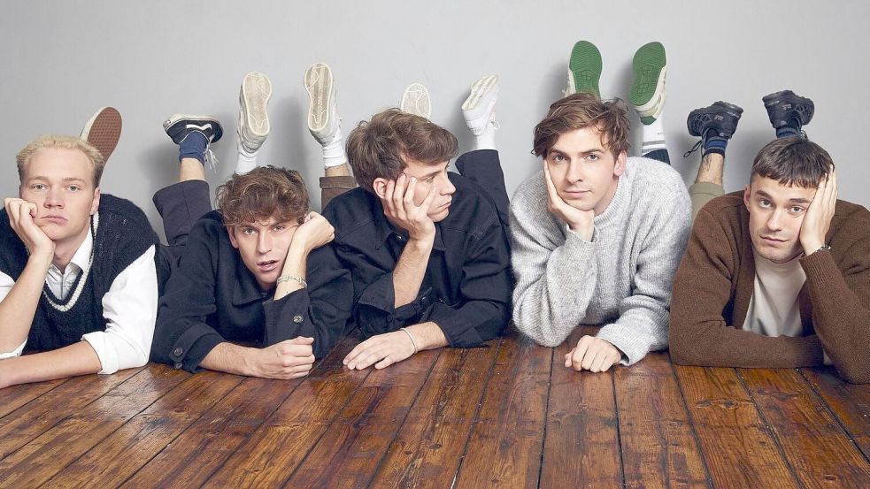 Kaum haben die Kleinen Brüder den Grimme-Preis gewonnen, legen sie eine weitere „Intimate“-Staffel vor. Von links nach rechts: Bruno Alexander, Emil Belton, Oskar Belton, Max Mattis, Leo Fuchs. Foto: Joyn/Kleine Brüder