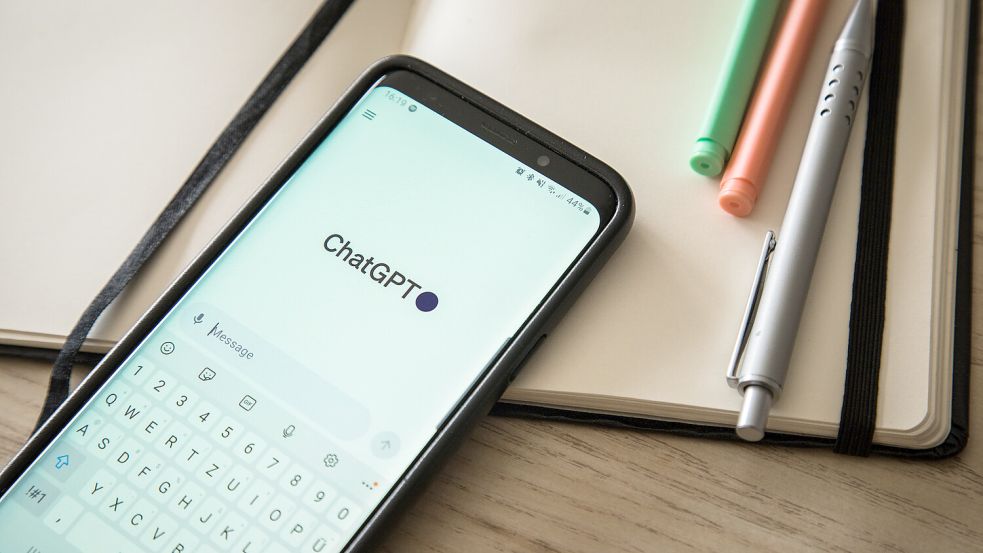 ChatGPT war der erste KI-Chatbot, der große Aufmerksamkeit und hohe Nutzerzahlen auf sich ziehen konnte. Doch sein Nutzen ist nicht unbegrenzt. Foto: dpa/Christin Klose