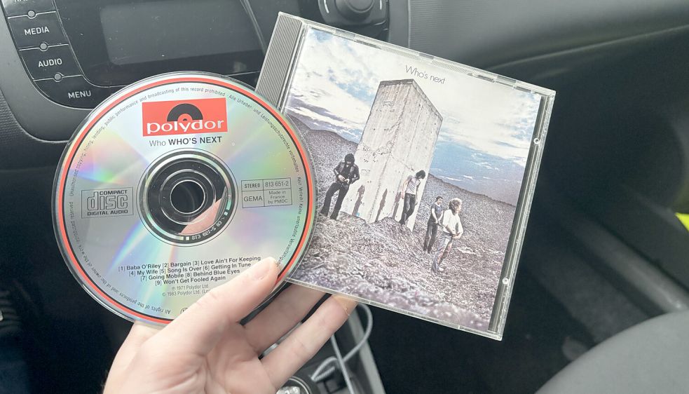 Ihrer großen CD-Sammlung sei Dank läuft bei Volontärin Deike Terhorst heute auch ohne Streaming Musik. Foto: Terhorst