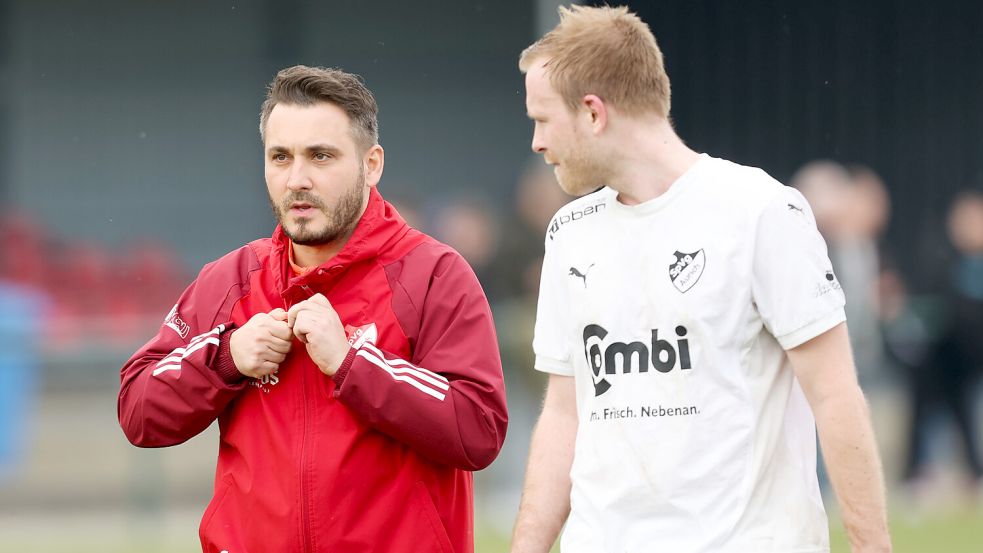 Hendrik Schulz (rechts) könnte sich vorstellen, dass einige Spieler Aurich verlassen werden. Foto: Doden/Emden