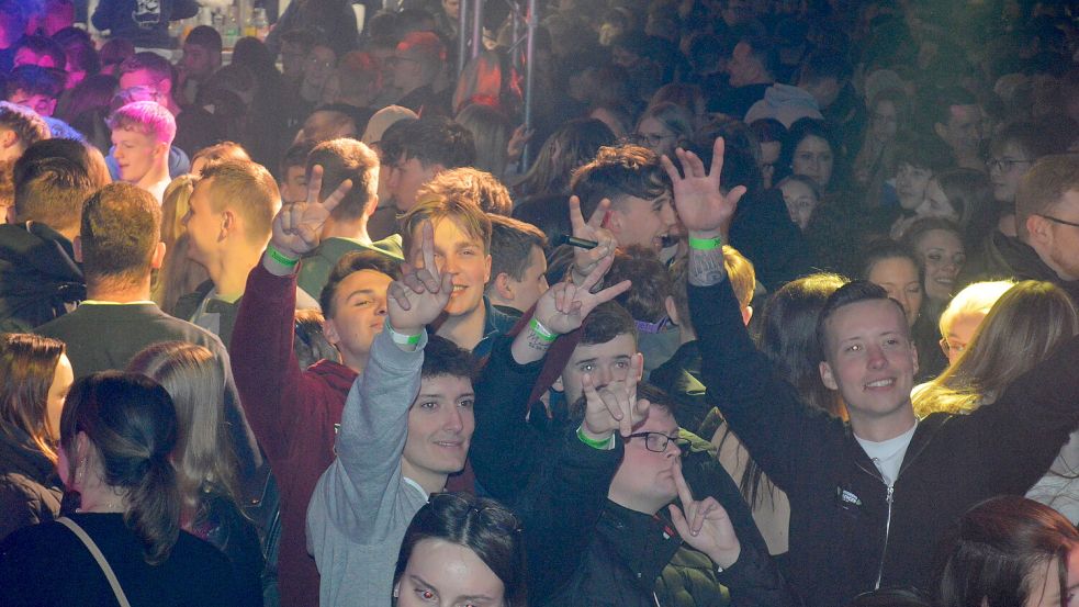 Im vergangenen Jahr war es gerappelt voll auf der Scheunenfete in Holte. Archivfoto: Weers