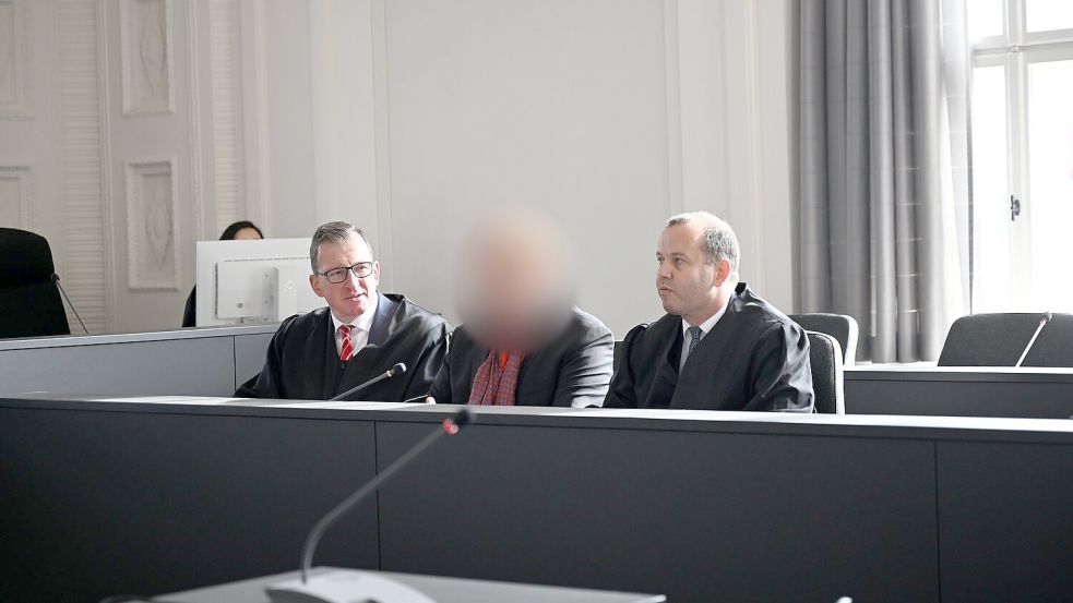 Ein langwieriger Prozess um die Insolvenz des Wismarer Holzverarbeiters German Pellets ist zu Ende. Der angeklagte Geschäftsführer zeigte sich - in Teilen - geständig. Foto: Philip Dulian/dpa