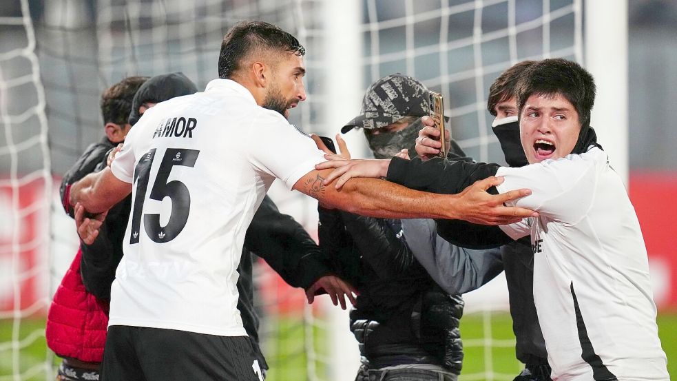 Die Spieler konnten die Lage nicht beruhigen. Foto: Esteban Felix/AP/dpa