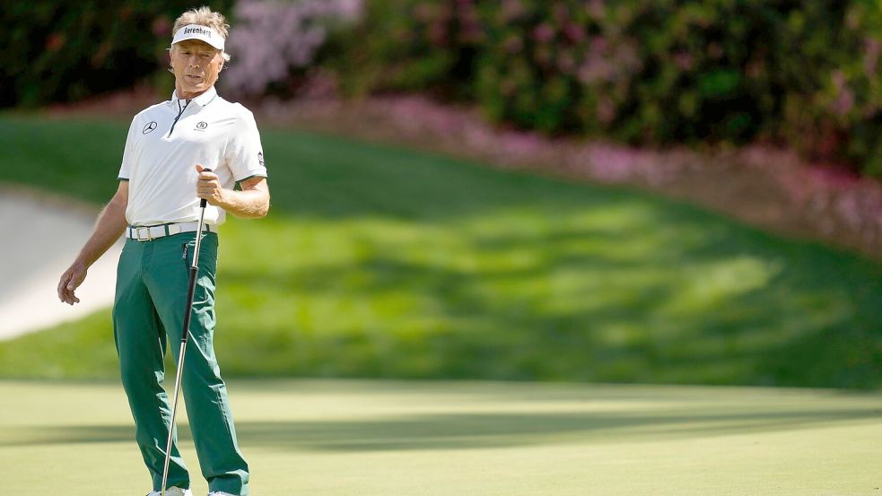 Golf-Routinier Bernhard Langer unterläuft in Augusta ein folgenschwerer Patzer. Foto: Julia Demaree Nikhinson/AP/dpa