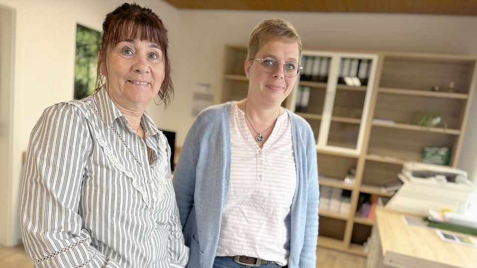 Sonja Schoon (links) und Jeanette Engel vom ambulanten Pflegedienst Schoon in Ostrhauderfehn kennen die Herausforderungen, vor denen die Branche steht. Foto: Janßen