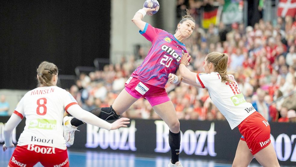 Die deutschen Handballerinnen haben das zweite Länderspiel gegen Dänemark gewonnen. Foto: Frank Cilius/Ritzau Scanpix Foto via AP/dpa