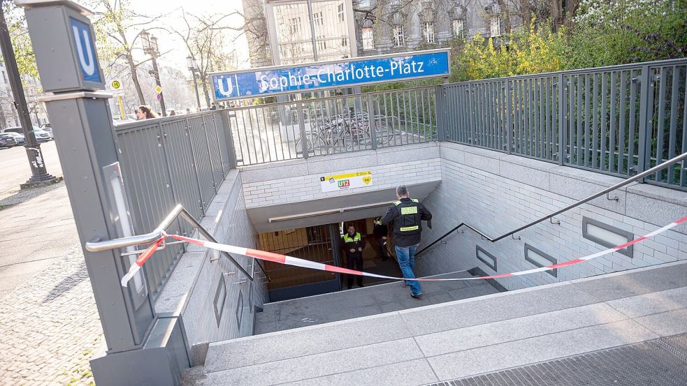 Die tödliche Messerattacke ereignete sich im Berliner U-Bahnhof Sophie-Charlotte-Platz. Foto: Fabian Sommer/dpa