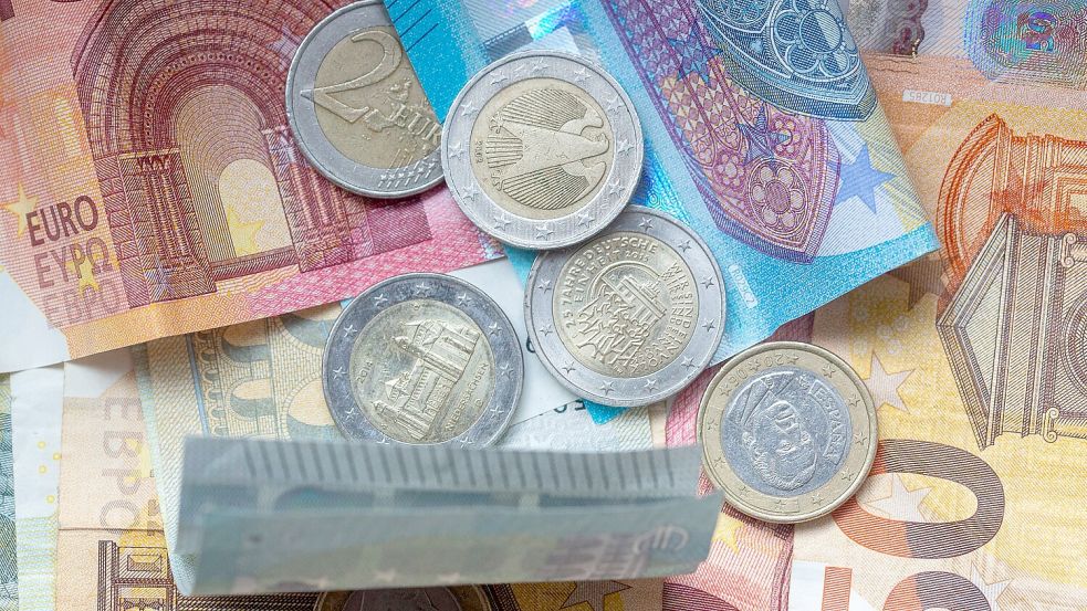 Nach Veröffentlichung des Koalitionsvertrags kursiert wieder die Behauptung, in Deutschland solle das Bargeld abgeschafft werden. Foto: Fernando Gutierrez-Juarez/dpa
