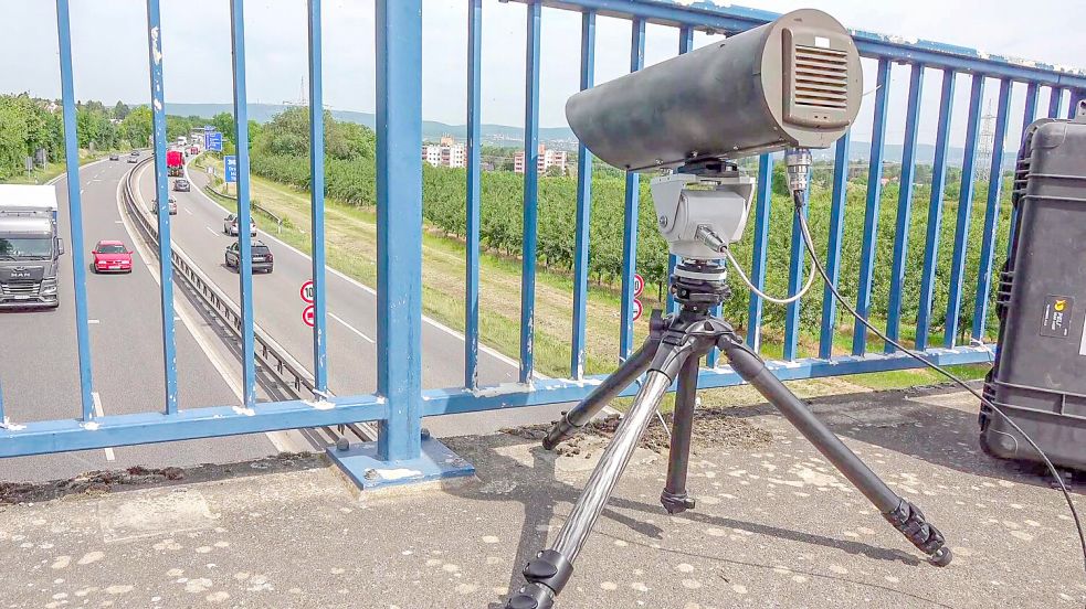 Handy-Blitzer in Rheinland-Pfalz: Die „Monocam“ ist an der Autobahn 60 bei Mainz im Einsatz. Foto: IMAGO/Einsatz-Report24