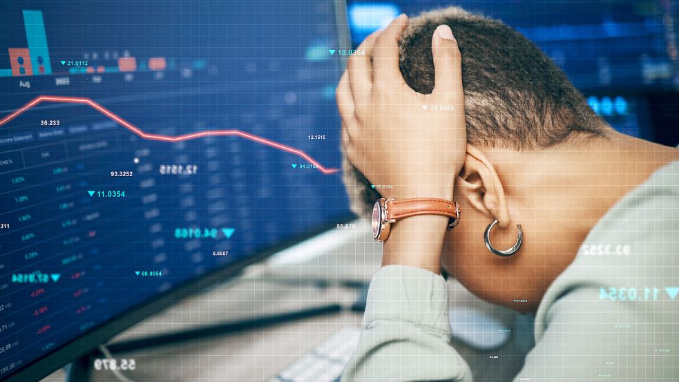 Börsenfallen vermeiden: Welche Denkfehler oft zu Verlusten führen und welche bewussten Strategien dabei helfen, klug zu investieren. Foto: IMAGO / peopleimages.com
